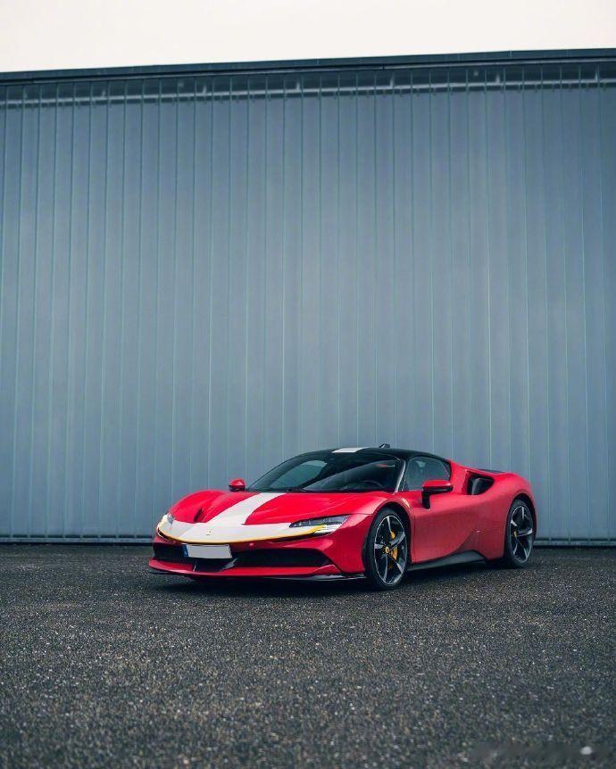 红白双拼色法拉利Ferrari