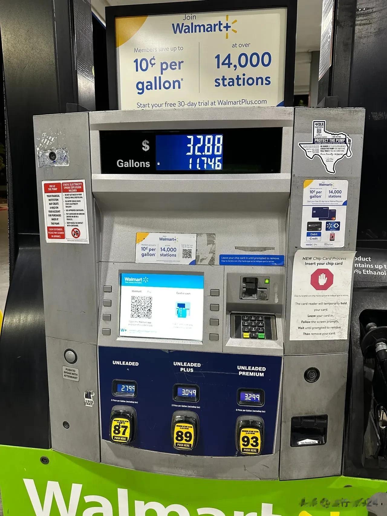 贵不得都说美国衰落了呢？美国油价已经降到十几年前的水平，美国人太穷了加不起贵的油