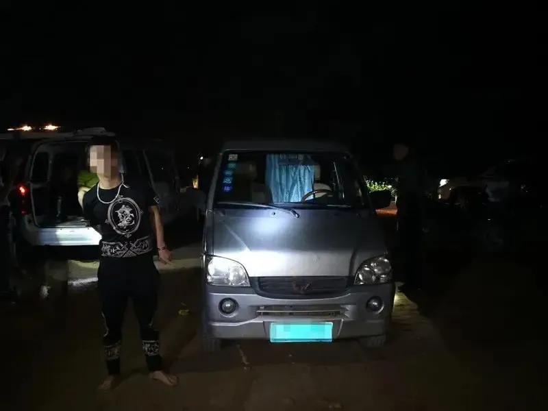 五菱神车大显身手？警方成功破获一个以面包车作为卖淫窝点的案件，将组织卖淫活动的犯