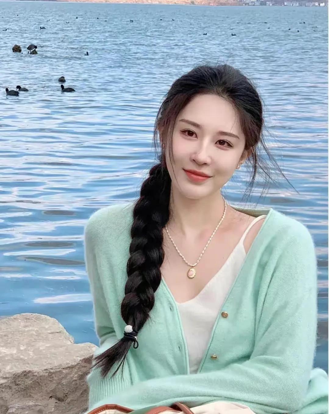人生是否幸福和结婚与否沾不上任何关系。幸福不幸福与生活的方式无关，与财富多寡也无