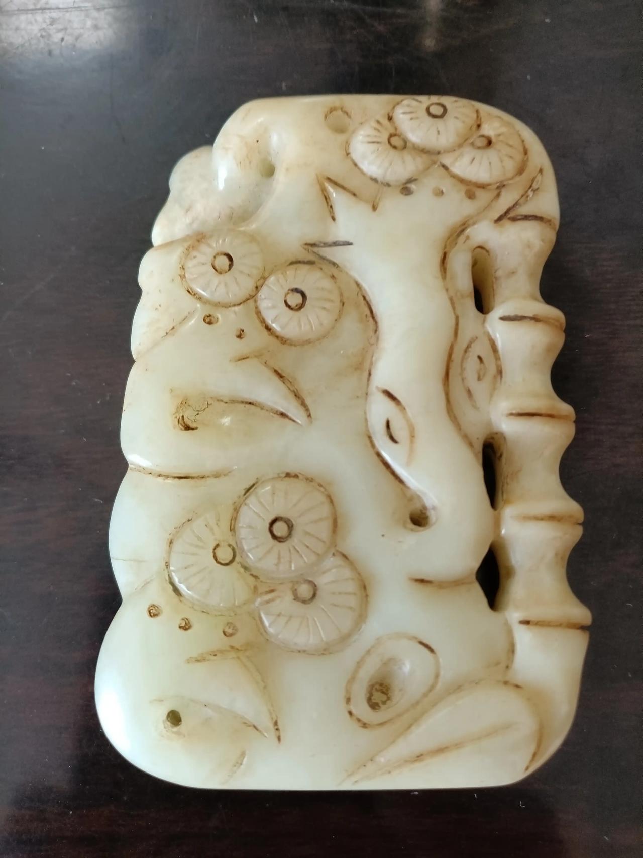 明清时期和田羊脂白玉镂空雕刻梅，兰，竹，菊纹。松龄仙鹤纹。玉牌玉佩。雕刻精致上行