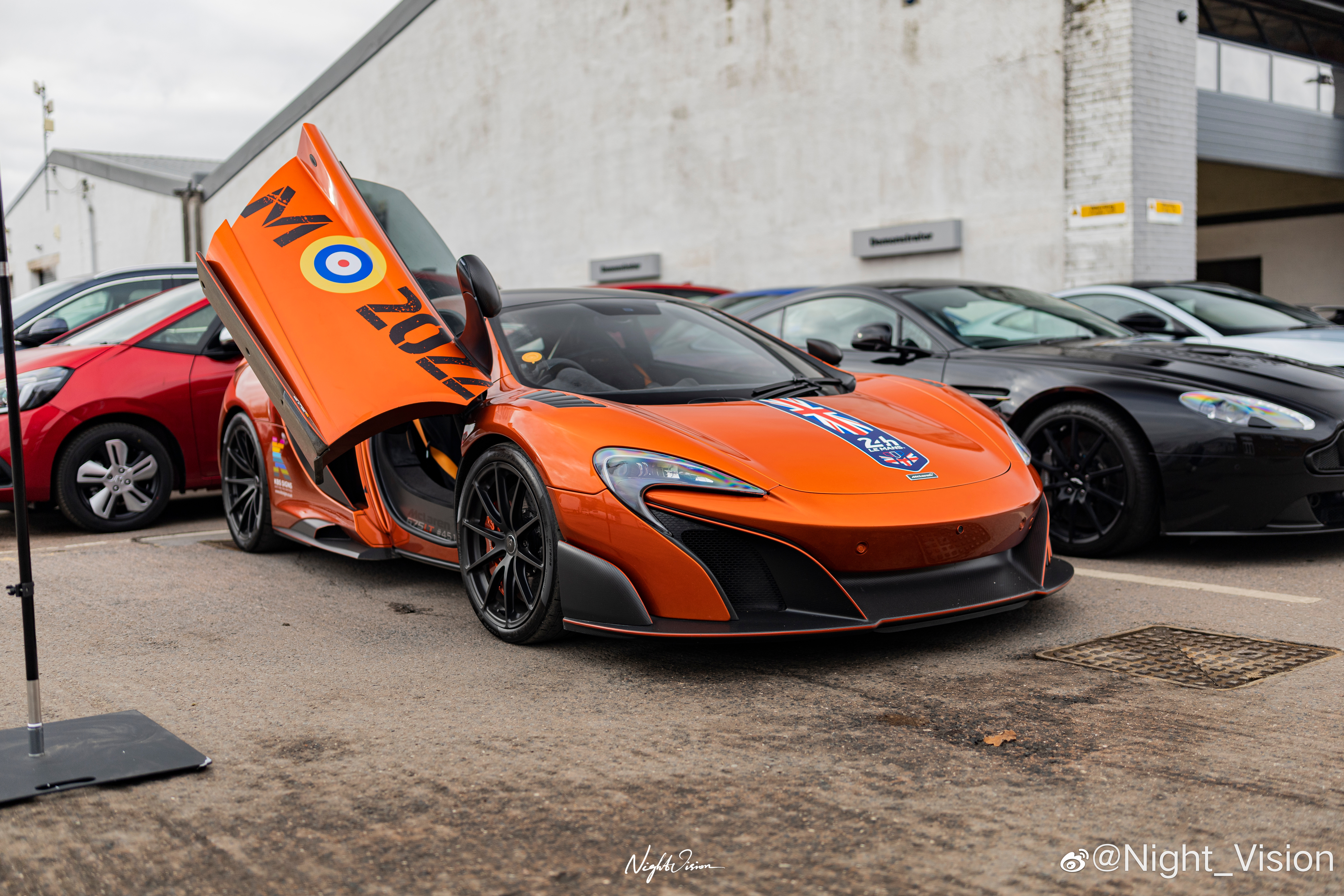  基于650S，强于650S675LT真的是百看不厌，到哪都要拍的一台车[心]火