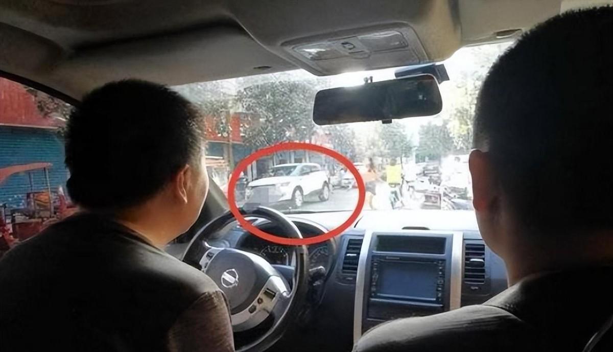 2020年，济南一对夫妻带娃玩乐却从不工作，警方调查牵出惊天大案。

这对夫妻才