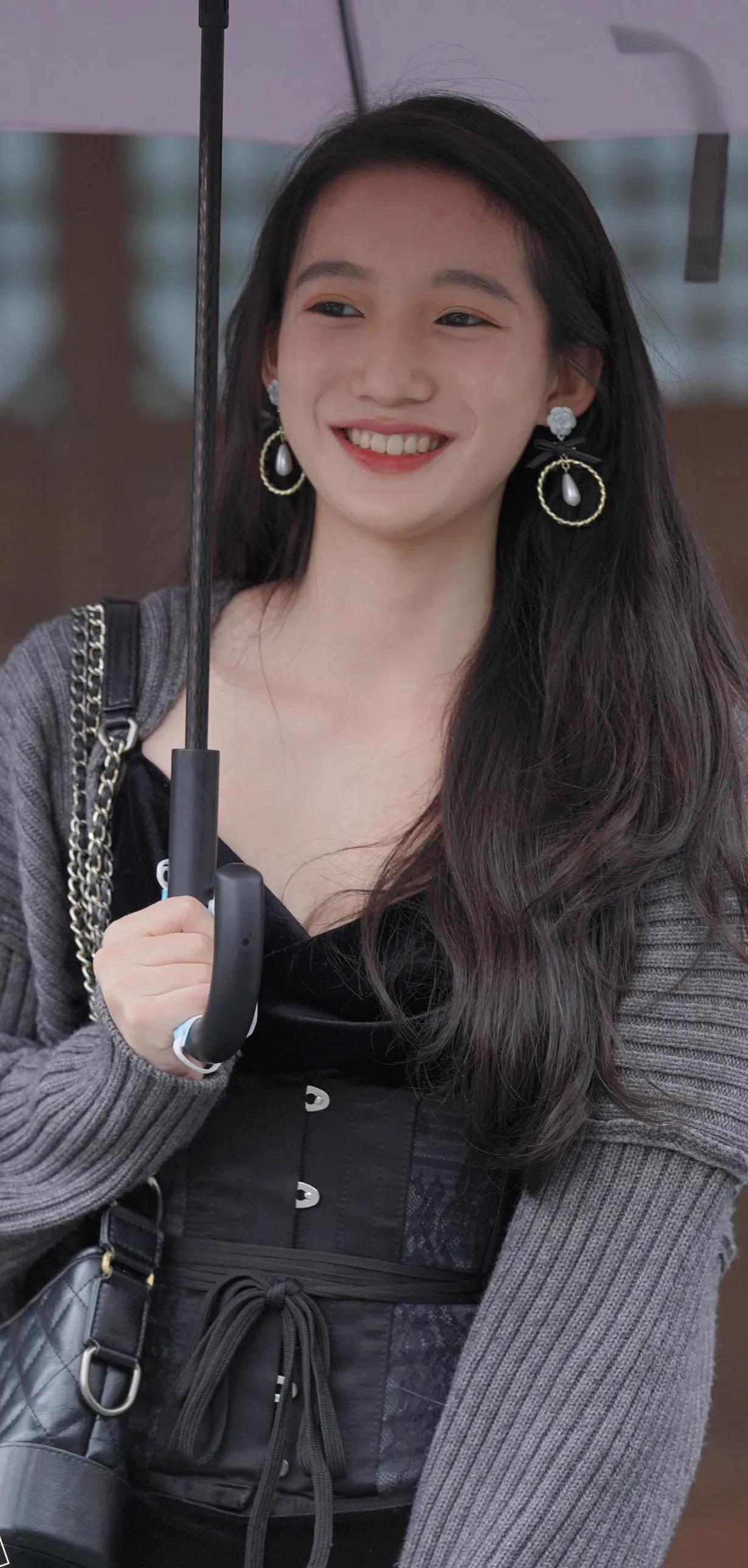 笑容甜美