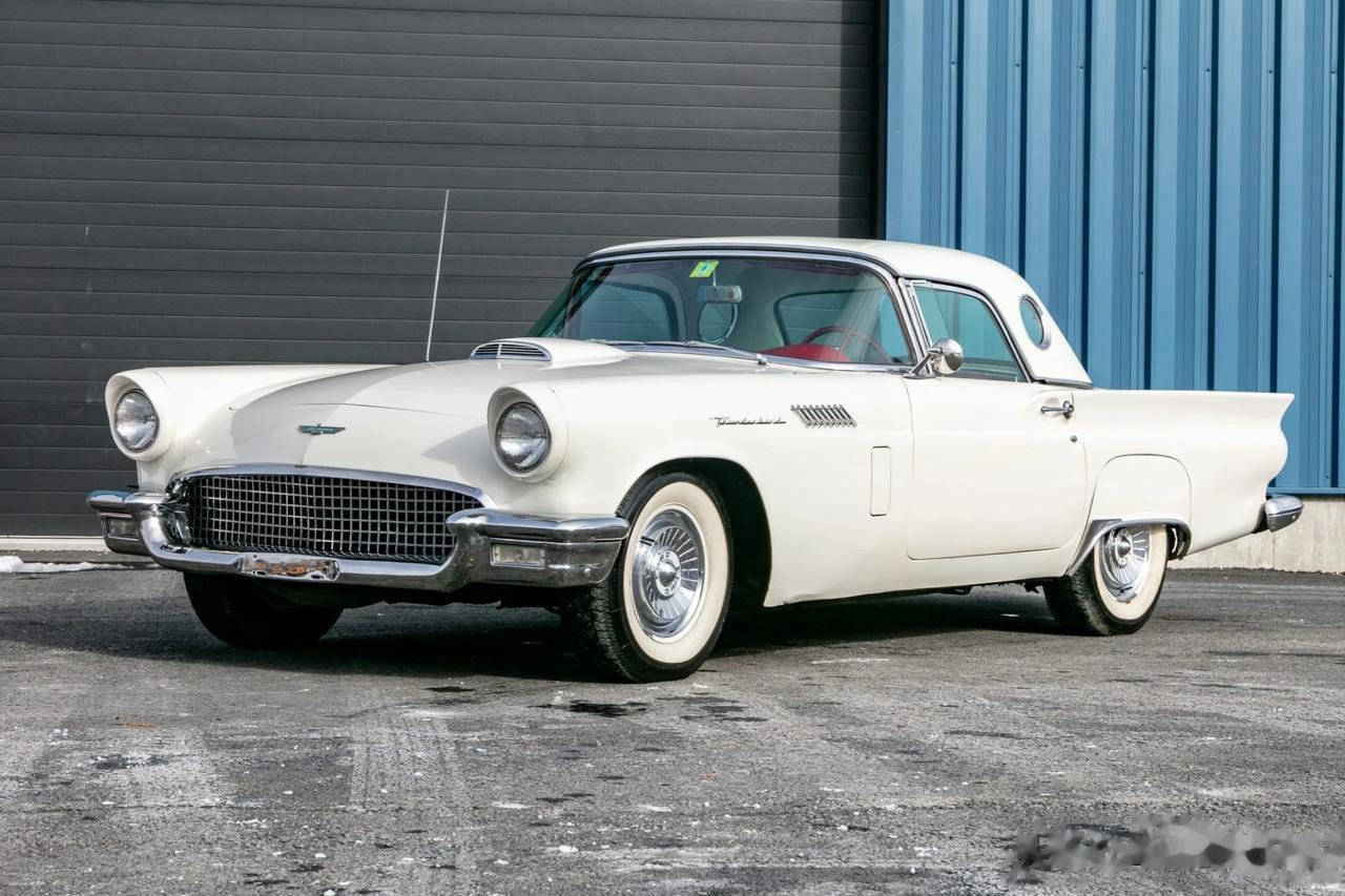 1957年福特雷鸟Thunderbird