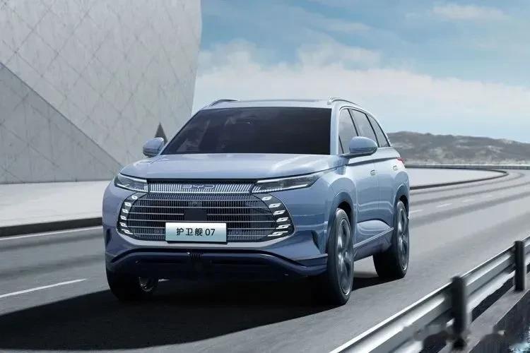 现在正在开的是凯美瑞，想换车，宋PLUS四驱、护卫舰07低配和H6新能源，推荐哪