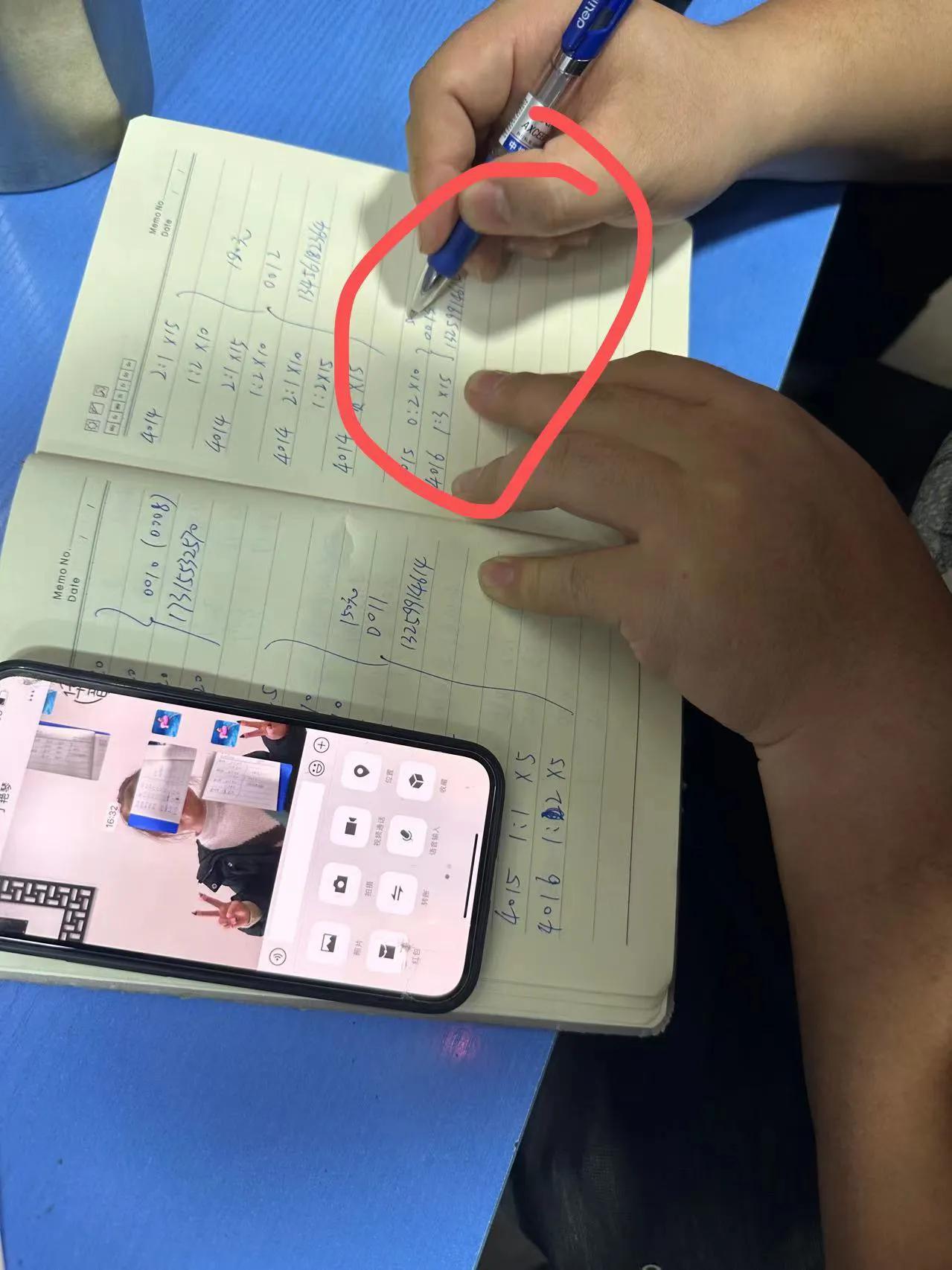 火爆！体彩生意真火爆，老板没票