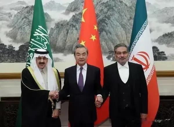 沙特和伊朗在中国的努力下牵手了，这是中国外交“有所作为”但一个里程碑式的事件。
