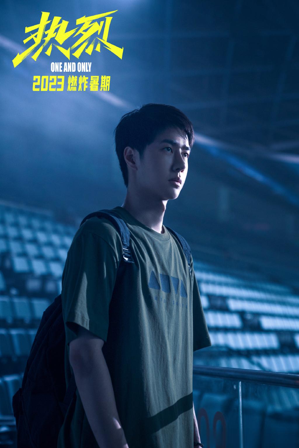 #王一博电影热烈海报#王一博电影《热烈》单人海报释出[打call]这个造型也太嫩
