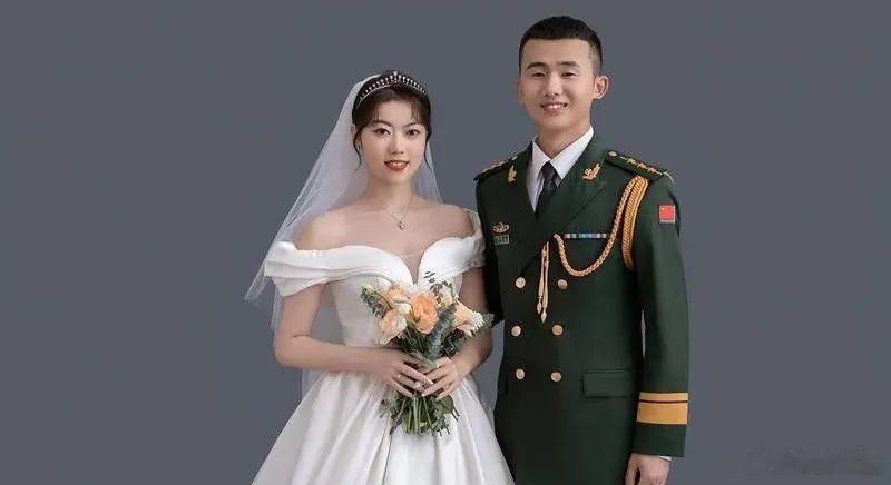 这12对军人结婚照都太好看啦！ 有一种爱情，叫军恋。有一种承诺，叫左手牵你，右手