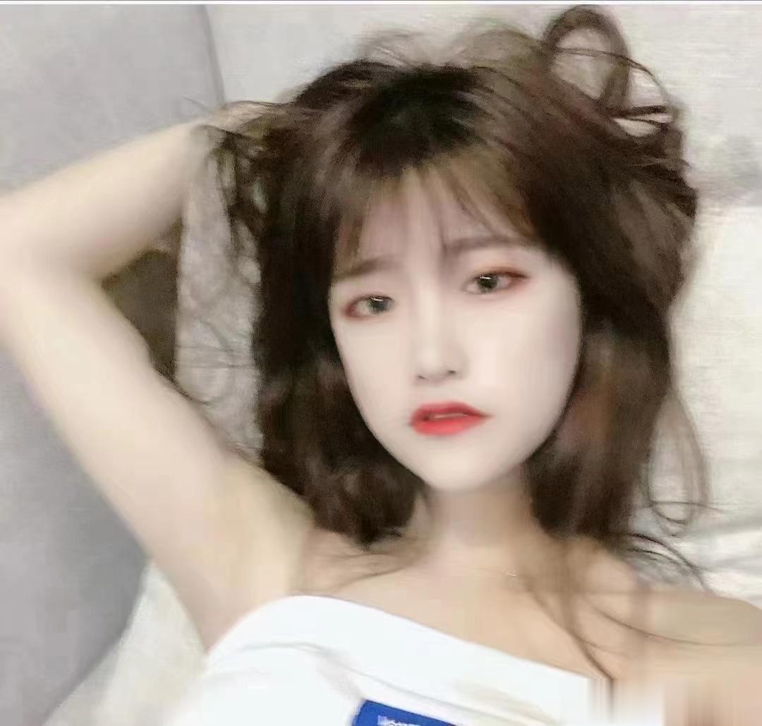 长大以后你会发现，跟朋友、亲戚、同事，甚至家人，都不能表露出自己真实的情感，每说