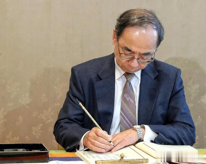 真子公主出嫁时，日本宫内厅长西