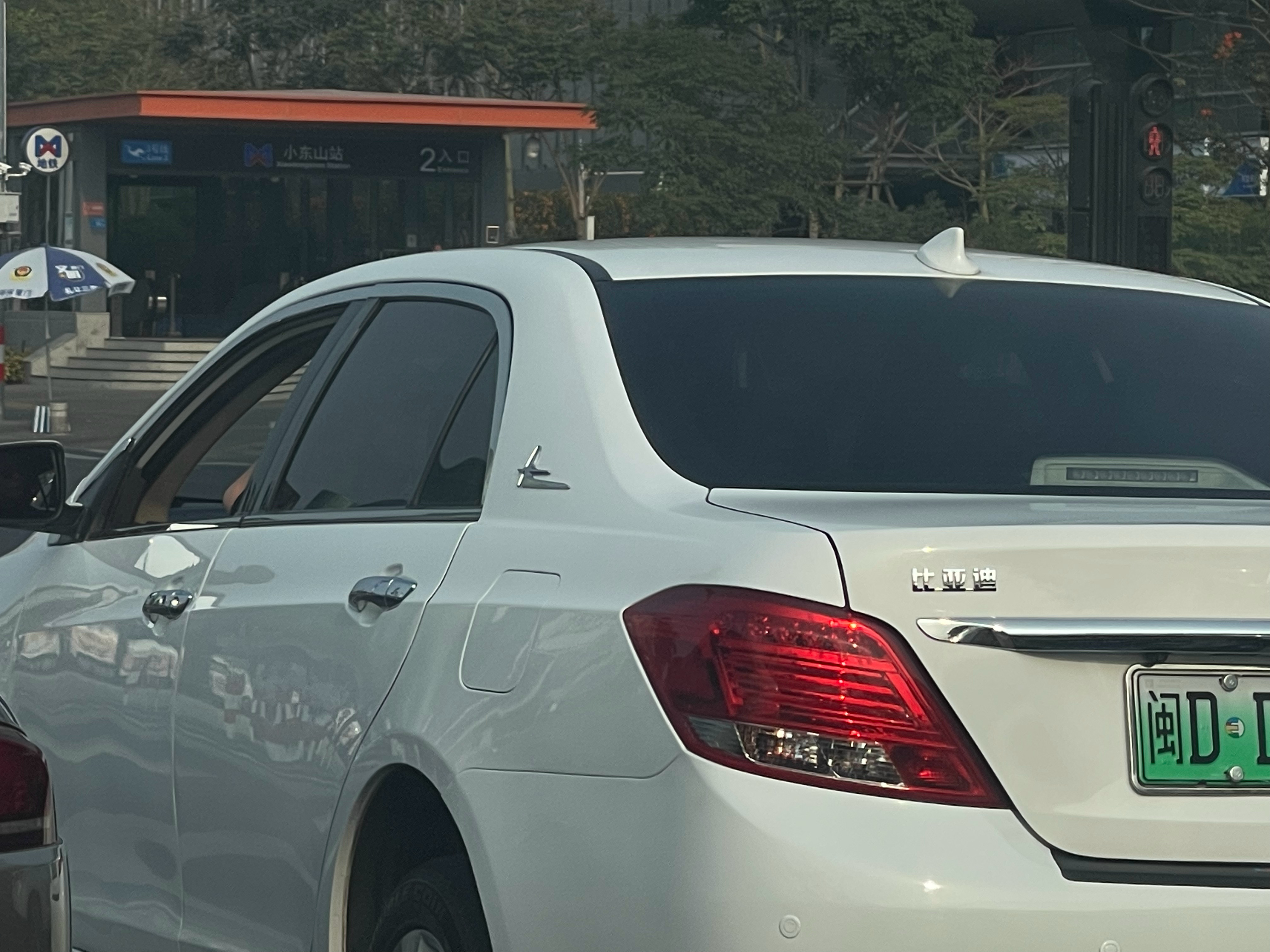 刚才路上看到的一些“日常改装”#比亚迪e5##本田雅阁##car时尚#  ​​​