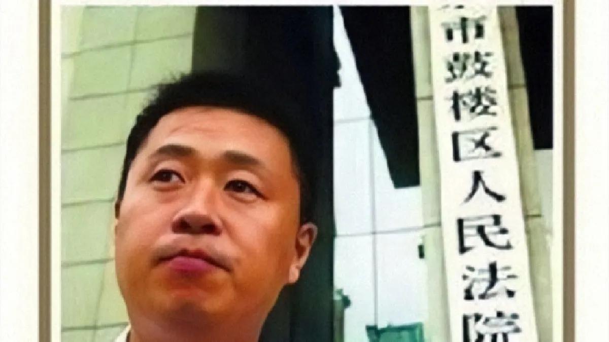 “不是你撞的，你为什么要去扶？”2006年，南京徐老太在某公交站台被人撞摔，路过