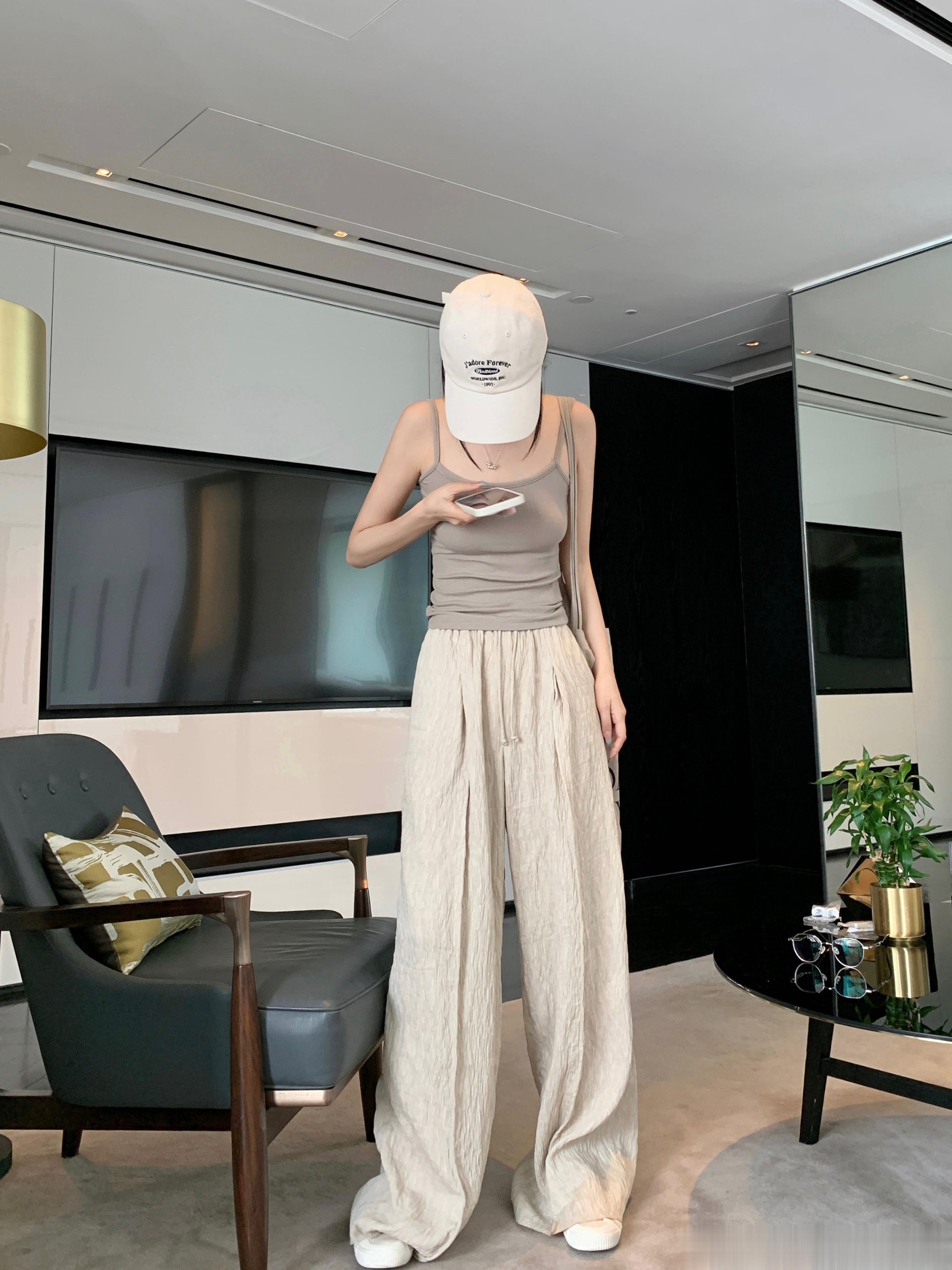 这条皱皱裤我好喜欢 舒服好穿又特别 现在可以去🛒咯！ ​​​