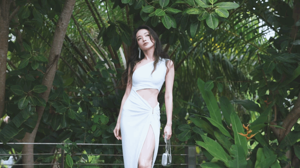#舒淇 松弛明媚# 太喜欢舒淇当下的状态，不骄不躁，心态松弛，满满自信和自律后的