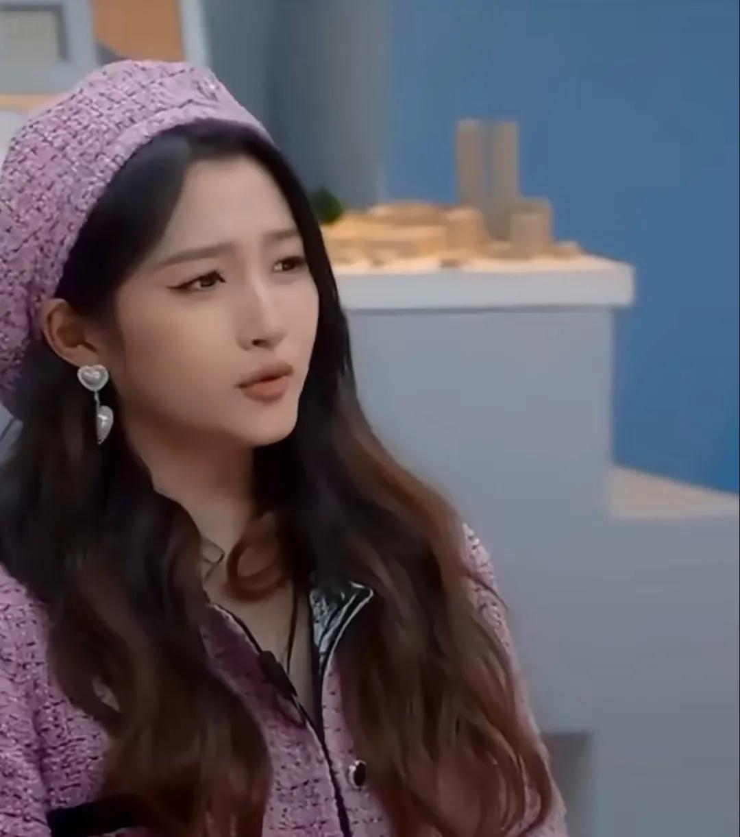 关晓彤自爆喜欢在闹市里面养老 