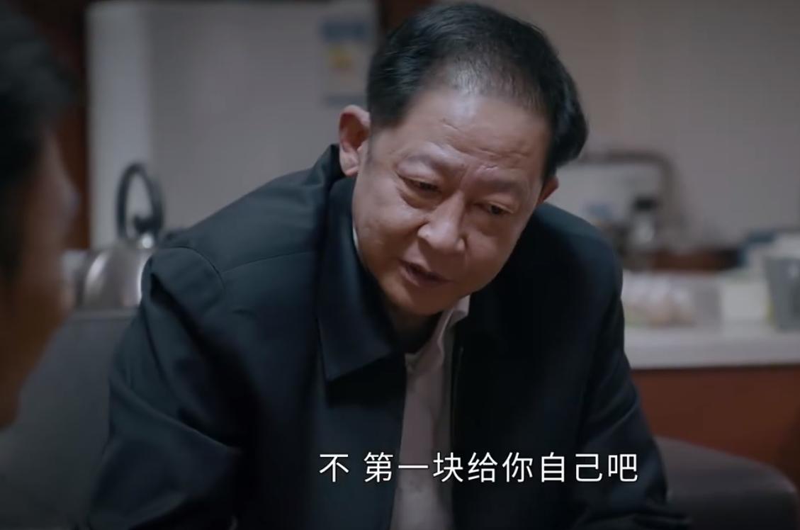能够不被发量影响魅力的男演员，必须要有王志文。
看《春雨送春归》，王志文饰演的赵