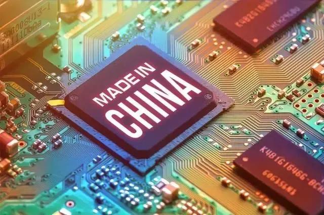 确实没招了！据报道，日本政府突然宣布，将对23种芯片制造设备的出口施加限制，包括