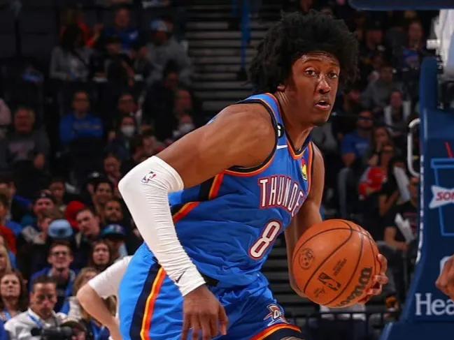 雷霆三新星同砍30+ 比肩哈登威少杜兰特

NBA常规赛，雷霆以134比137惜