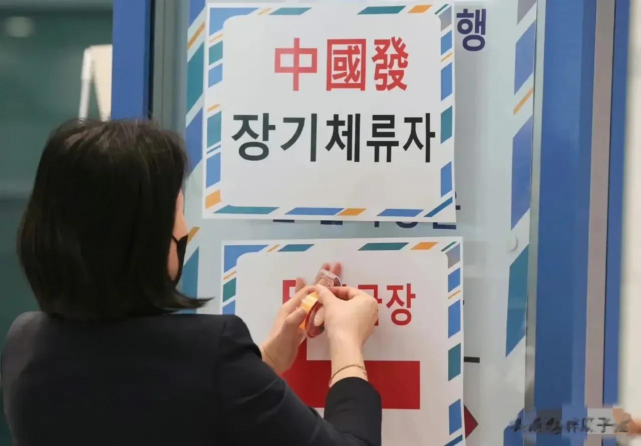 韩国拟对中国游客实行过境免签政策。韩媒报道，韩国财政部、法务部和文化体育观光部等