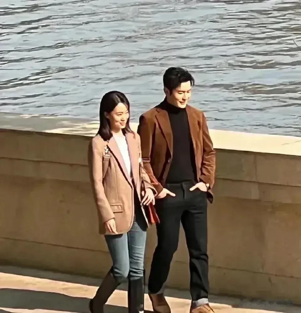 黄晓明与张小斐这两个人也太有PC感了吧，身高差不多，这气质感觉也很相投，总之两个