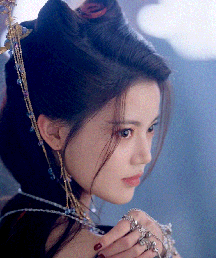 内娱惊现一只小狐狸！看《长月烬明》发现孙珍妮真是个宝藏爱豆，不仅唱跳俱佳，就连演