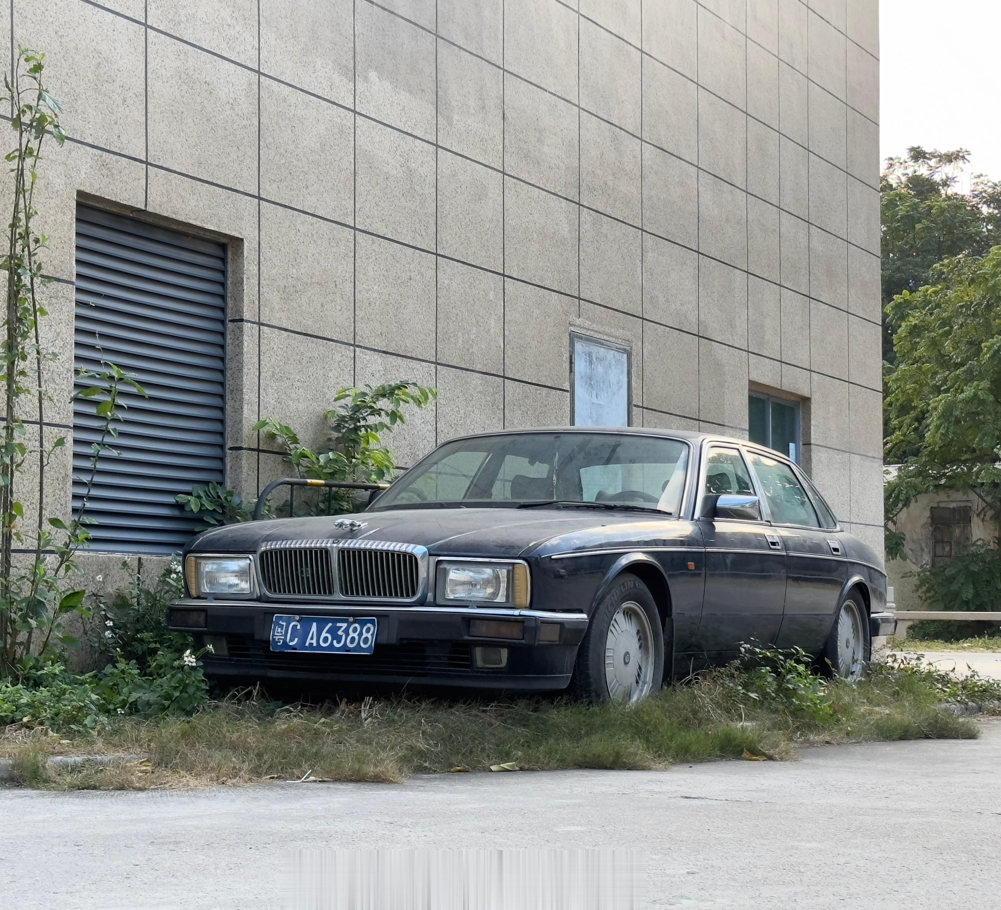 #cars01豪车拍[超话]# 我心目中最酷的兩款老捷豹：四座行政版戴姆勒Dai