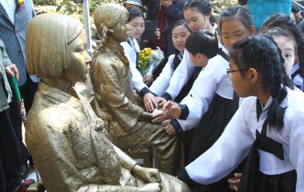 不能让慰安妇成为历史，我们没有资格替她们原谅。

她们遭遇的不仅仅是身体上的苦难