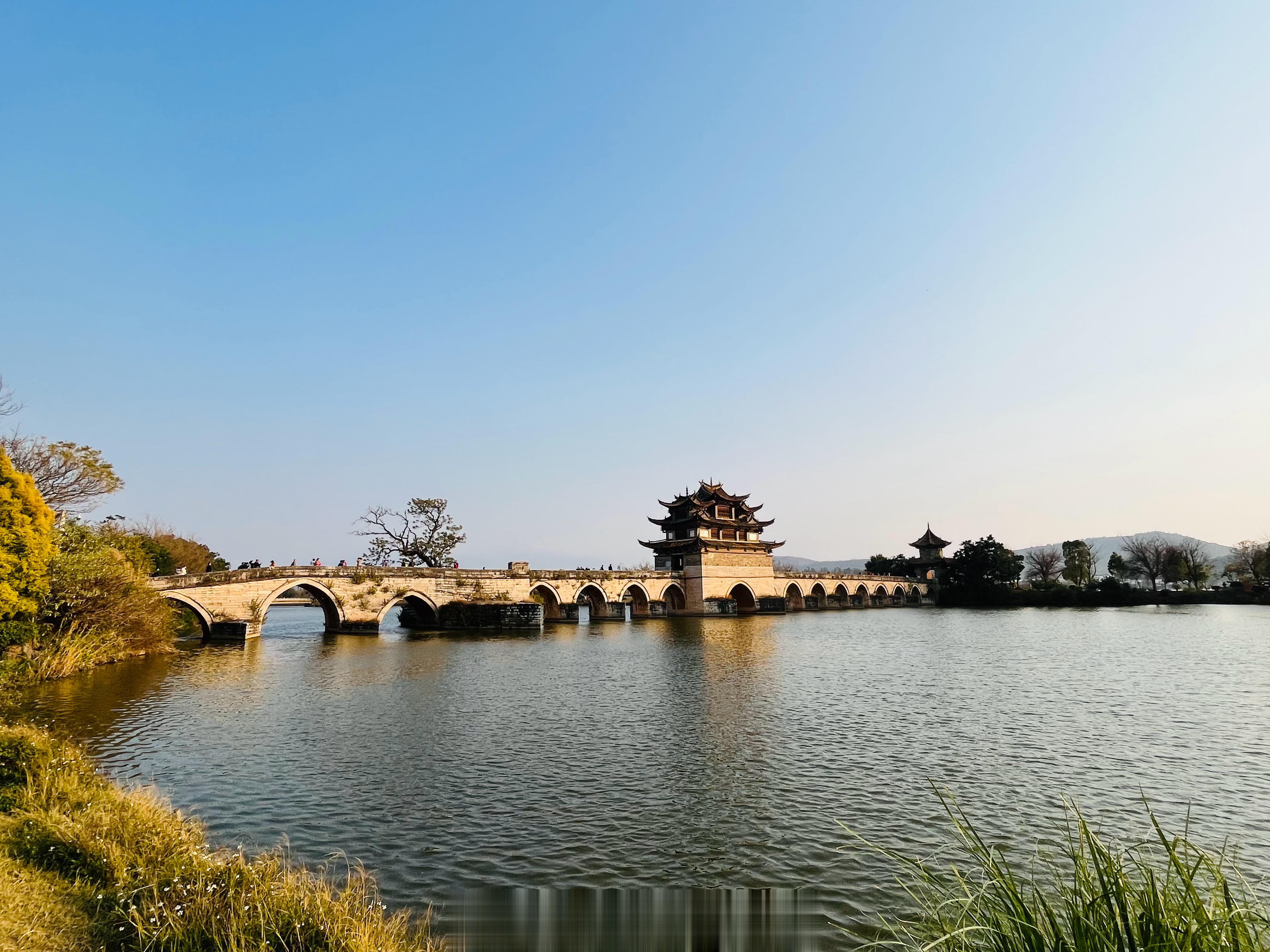 【建水十七孔桥#云南双龙桥的美妙和韵味#】 云南红河建水气势非凡的双龙桥有十七孔