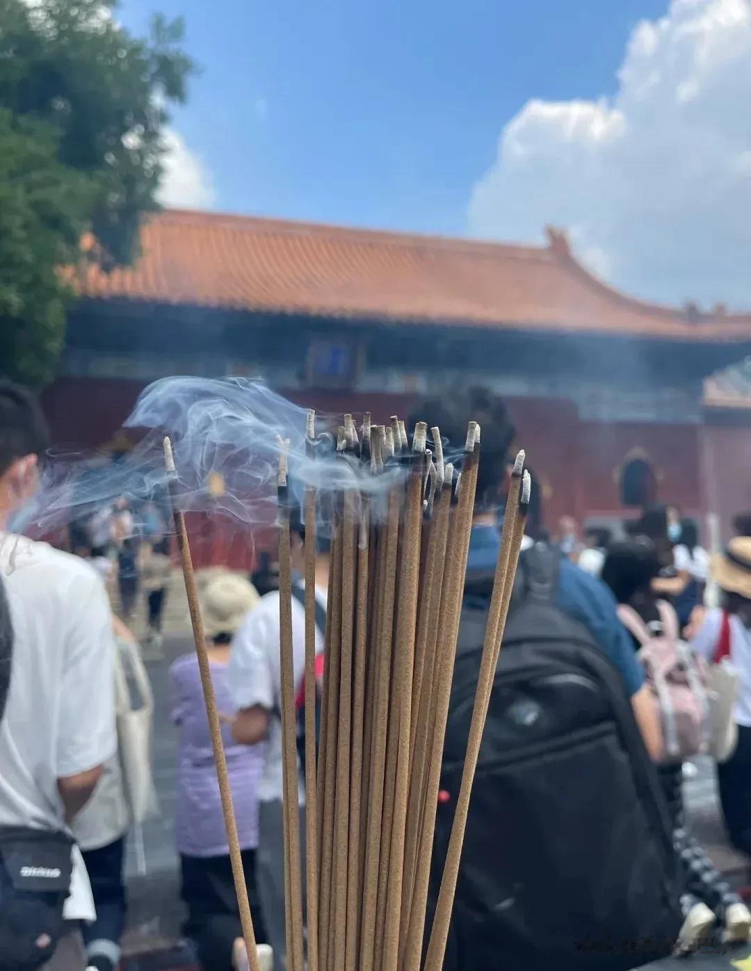 年轻人求一个心灵宁静，也没什么不妥

当代年轻人有着难以理顺的生活头绪。想要高工