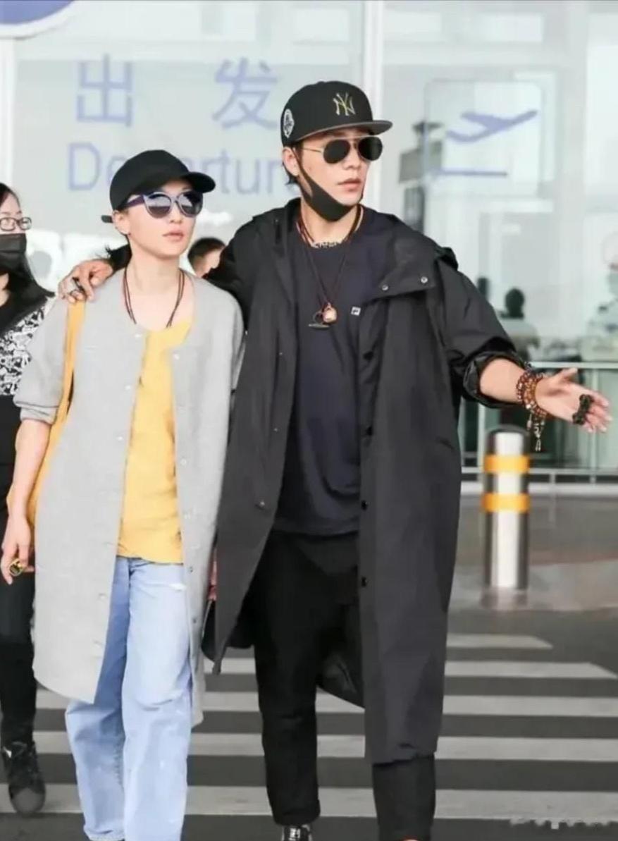陈坤 周迅 秘密登记结婚了…两人不是多年朋友关系吗？哈哈哈！祝贺！👏👏👏 