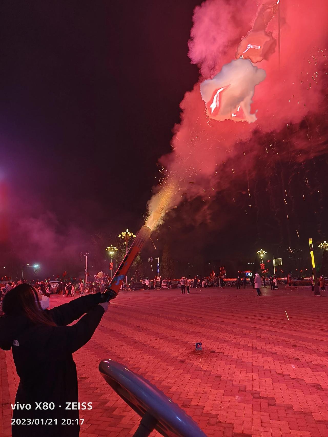 好久没有这么热闹了！这才是爆竹声中一岁除过年的样子嘛！大嘴祝所有的老铁新春愉快，