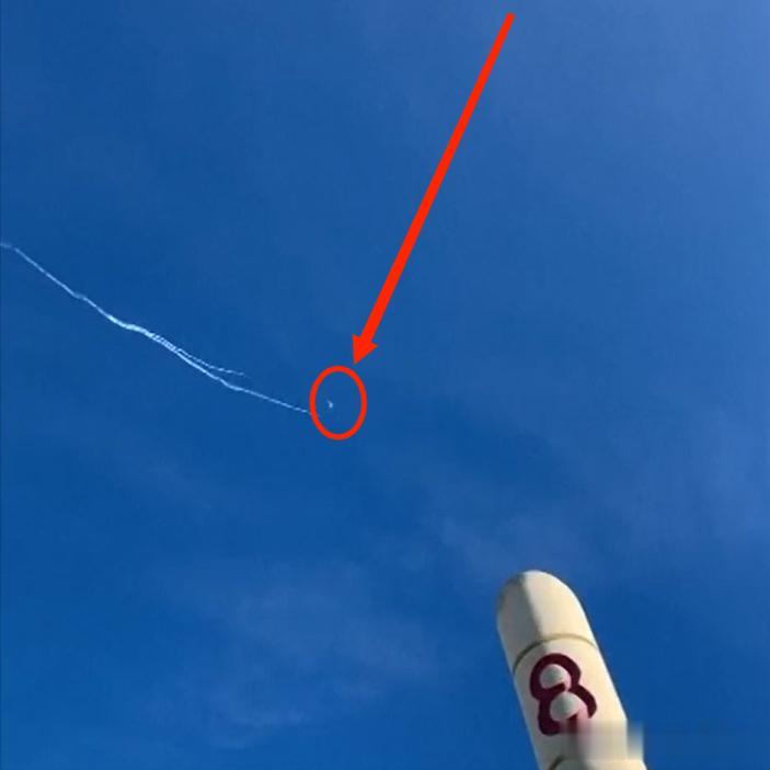 美霸权主义，连西风带都不放过！
数万米高空，挂在天上像颗大星星。
最近出现在美国