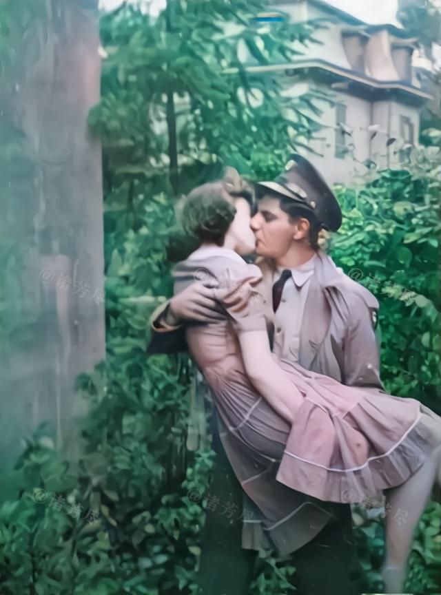 1945年，一位英国士兵在离家三年后终于回到了位于巴黎的家，当妻子在自家花园看见