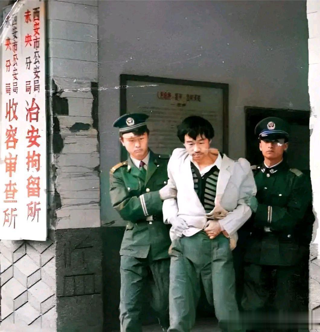 他就是1995年轰动全国的宁夏杀人恶魔程鹏，当时他将2男3女共计5人杀害之后，把