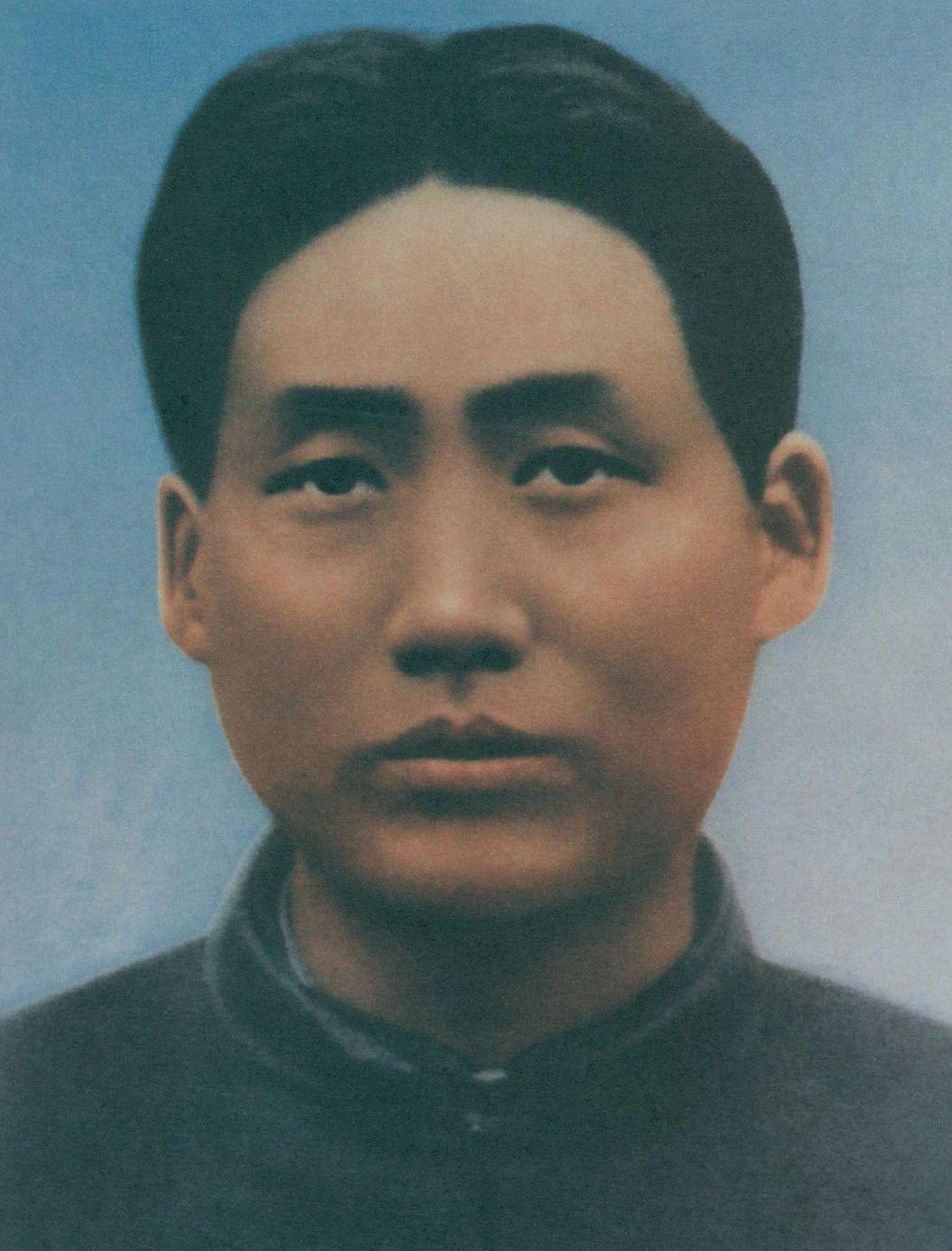 1927年，毛主席在武汉。
国共合作关系全面破裂后，在1927年8月中共中央紧急