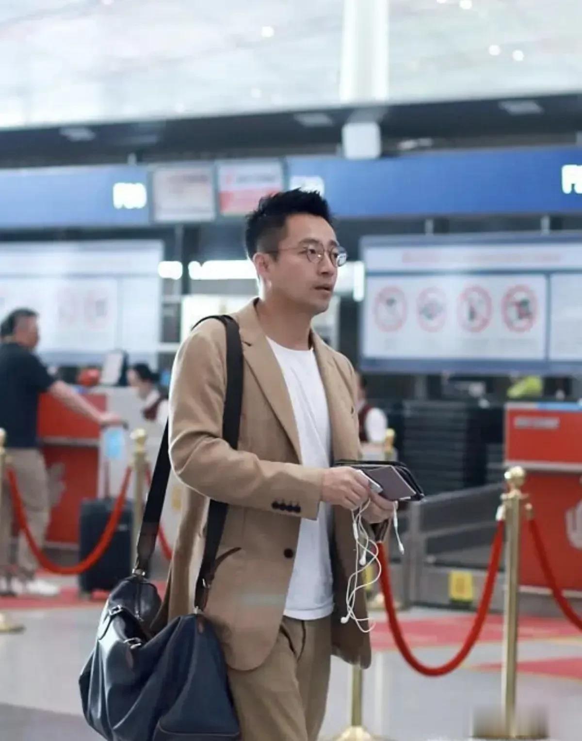 汪小菲其实长得很帅气，风流倜傥，是当年“京城四少”里颜值最高的一位，当时大明星大