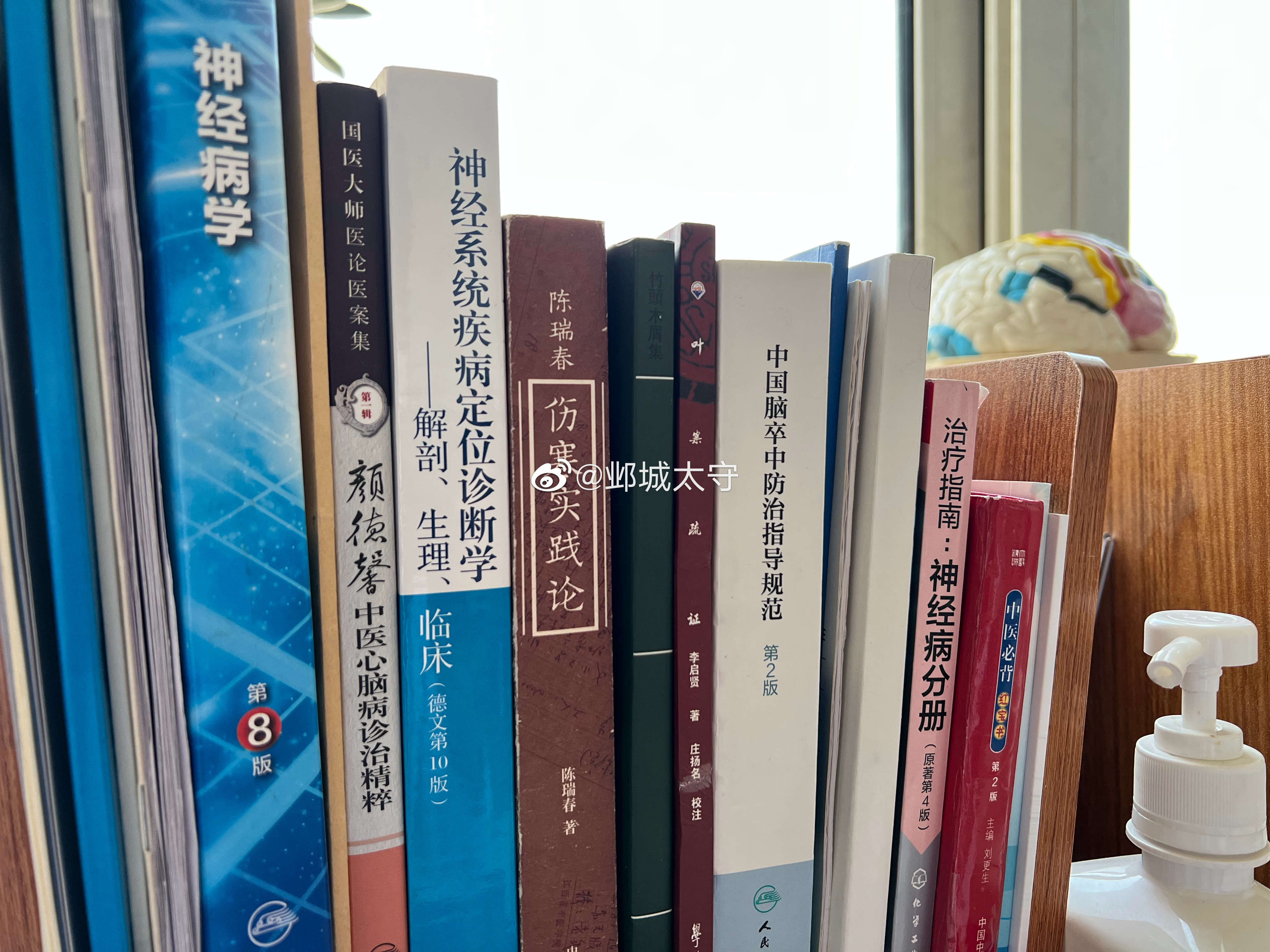 今天值班，挑哪本书看呢？ ​​