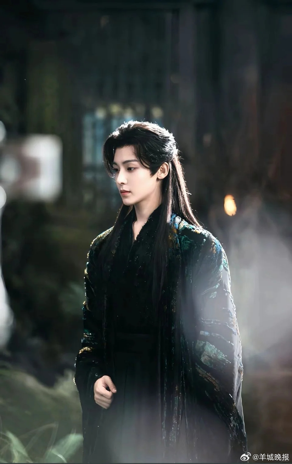 【男明星黑衣古装造型盘点，谁是你的“天菜”类型？】黑色古装加持，人物气场全开！拖