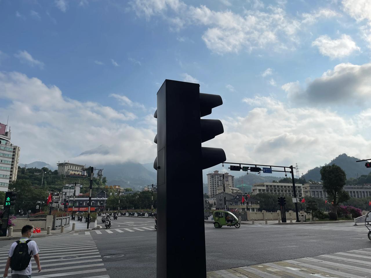一个钉子挤掉另一个钉子，习惯要由习惯来取代