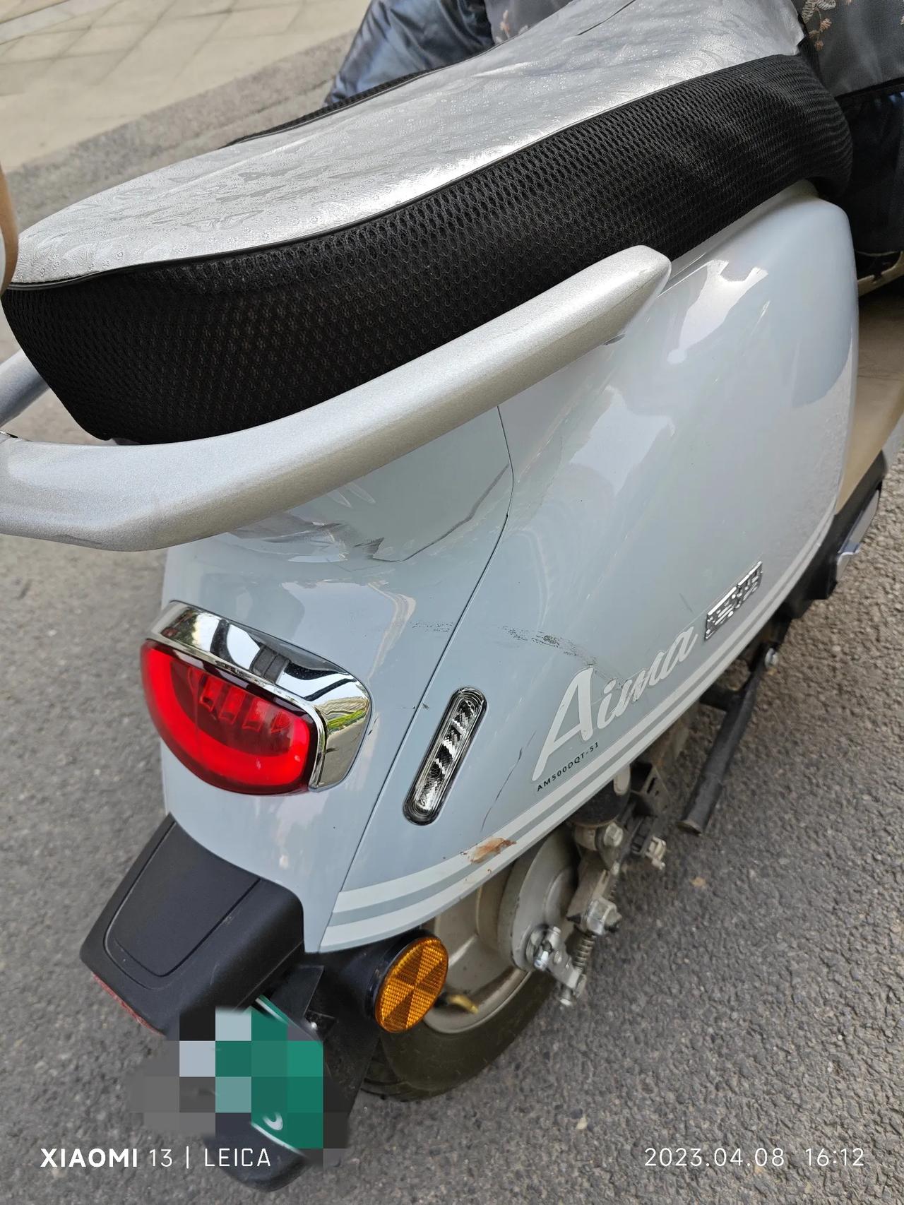 姐姐骑电动车被撞了，当时没有报警，现在想想都后怕。

前两天我姐在晚上下班的路上