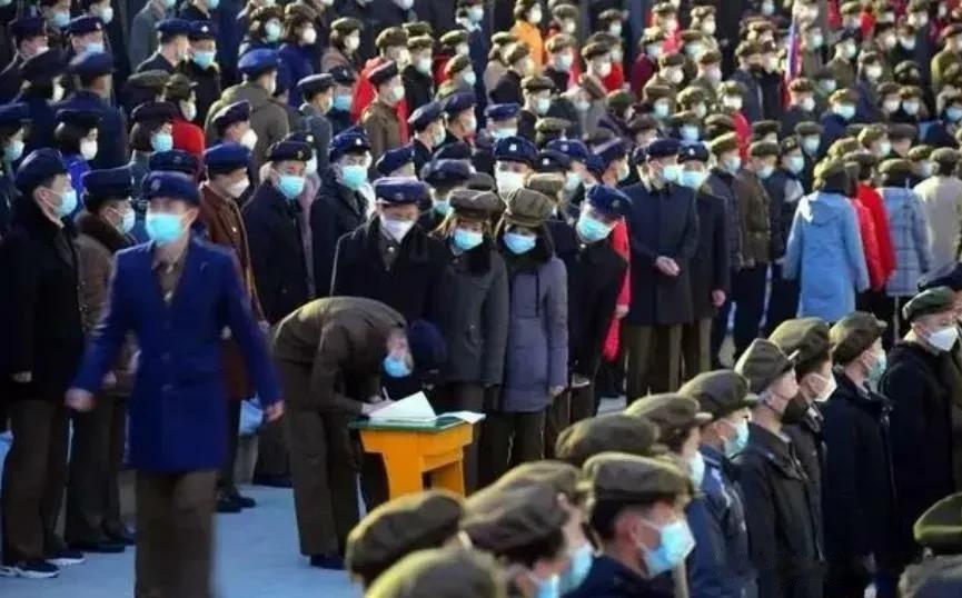 朝鲜宣布抗击美国后，仅一天内，80多万朝鲜民众报名参军或复队

来源:海峡快讯
