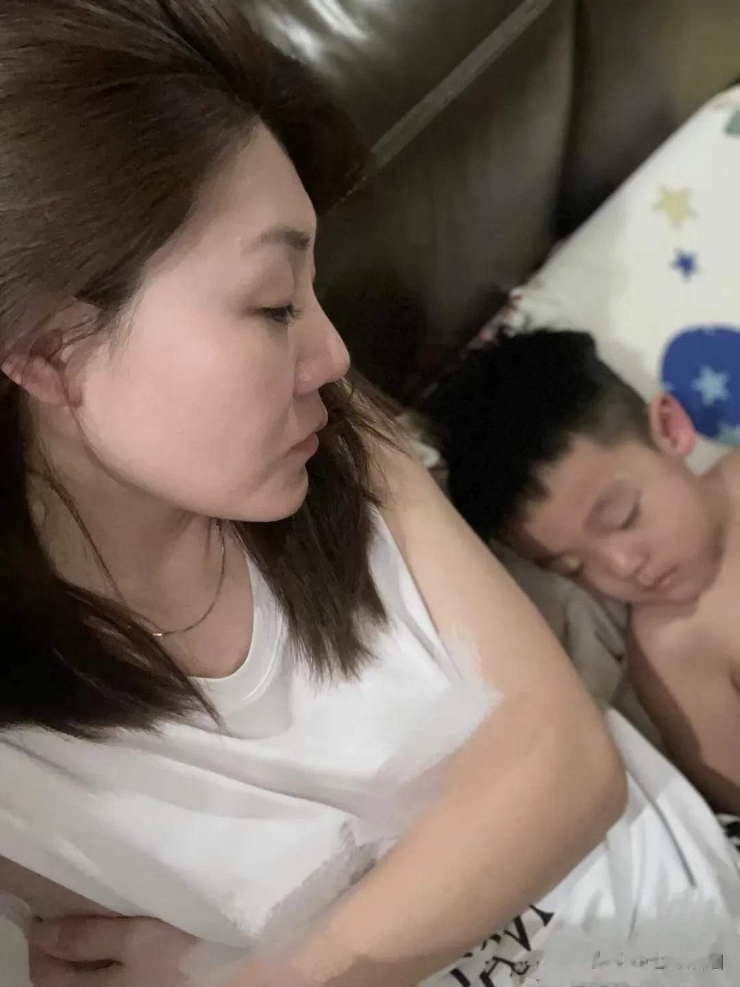 甲流第八天，这就是孩子不吃奥司他韦硬扛的后果！下面分享给大家吧！
甲流第一天：鼻