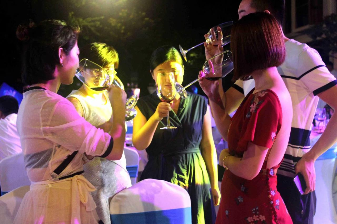  
※原文
知己知彼，将心比心。酒逢知己饮，诗向会人吟。相识满天下，知心能几人？