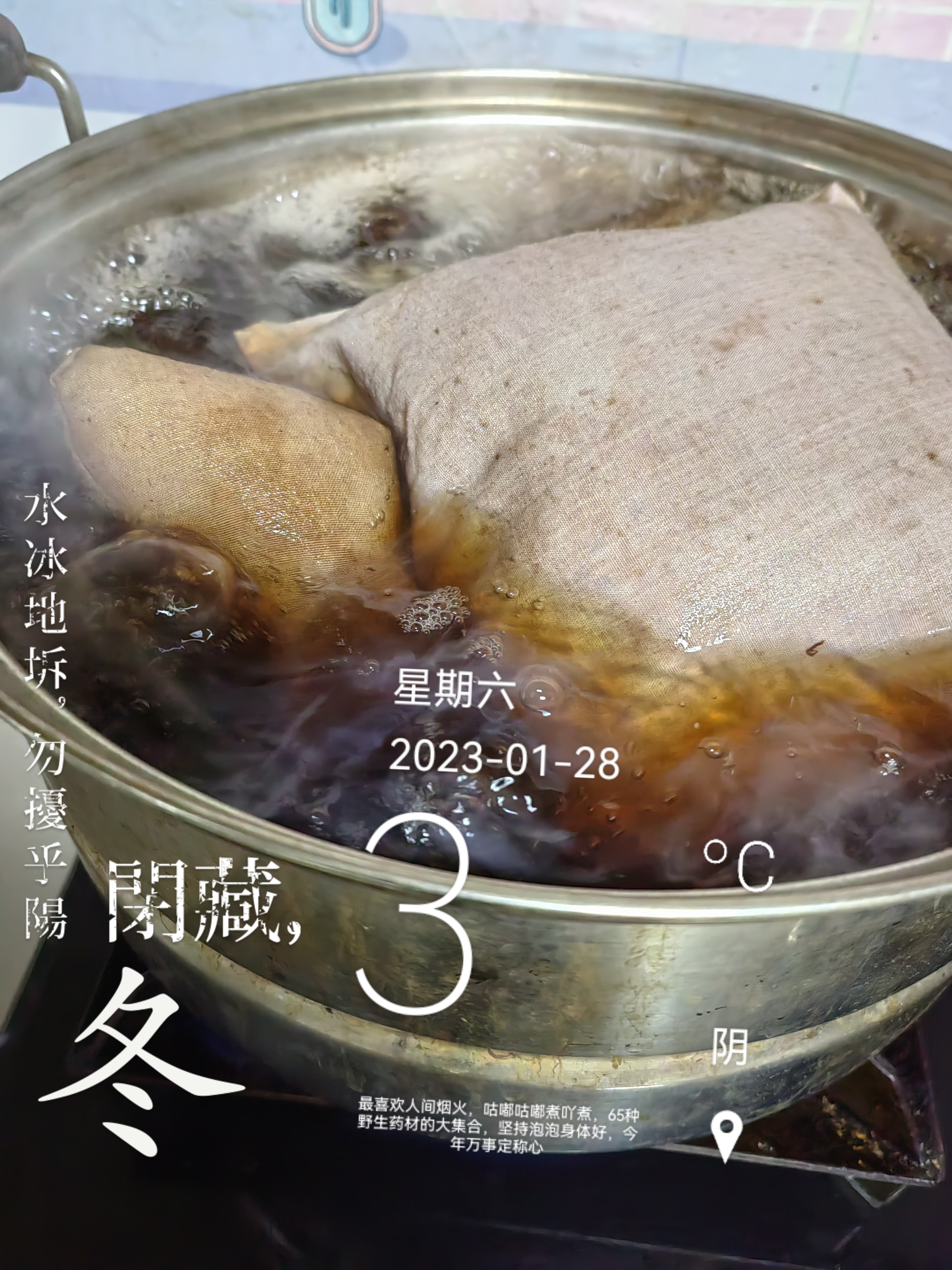  大锅煮药，充分发挥药效。由于
