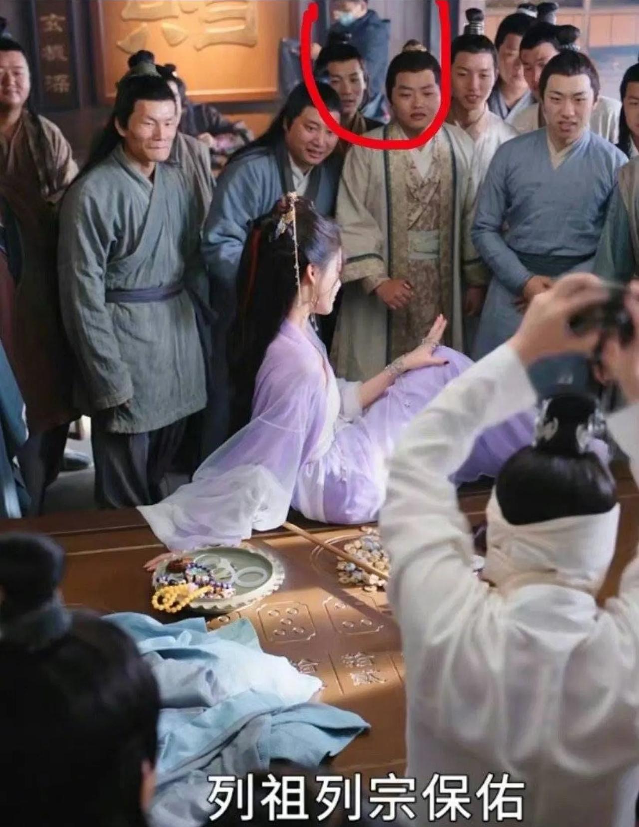 罗云熙和白鹿的《》穿帮有点多啊，才刚播出两天，穿帮的热搜都已经有了。
水管穿帮、