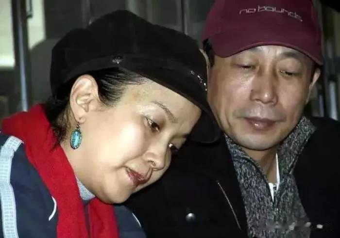 2021年，被网友问到国籍问题。问:杨澜关于他是否是中国人的回答的阴影面积是多少