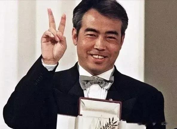 有消息说，陈凯歌导演的新片《伟大的胜利》，将分成三部上映，对此，很多网友觉得陈凯