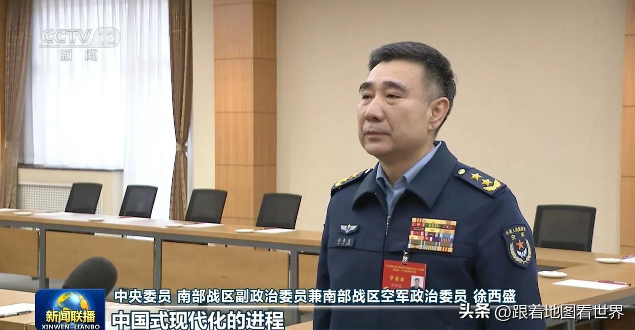 略章佩戴实例。略章从上至下、从左至右分别是：

第1排：个人三等功（疑似戴反）、